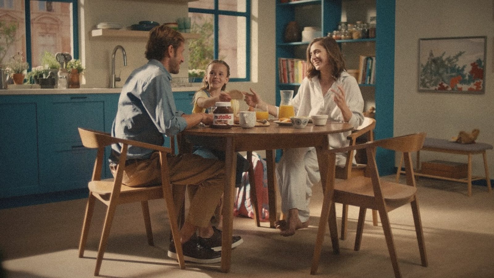 Nutella &mdash; a family at the breakfast table
